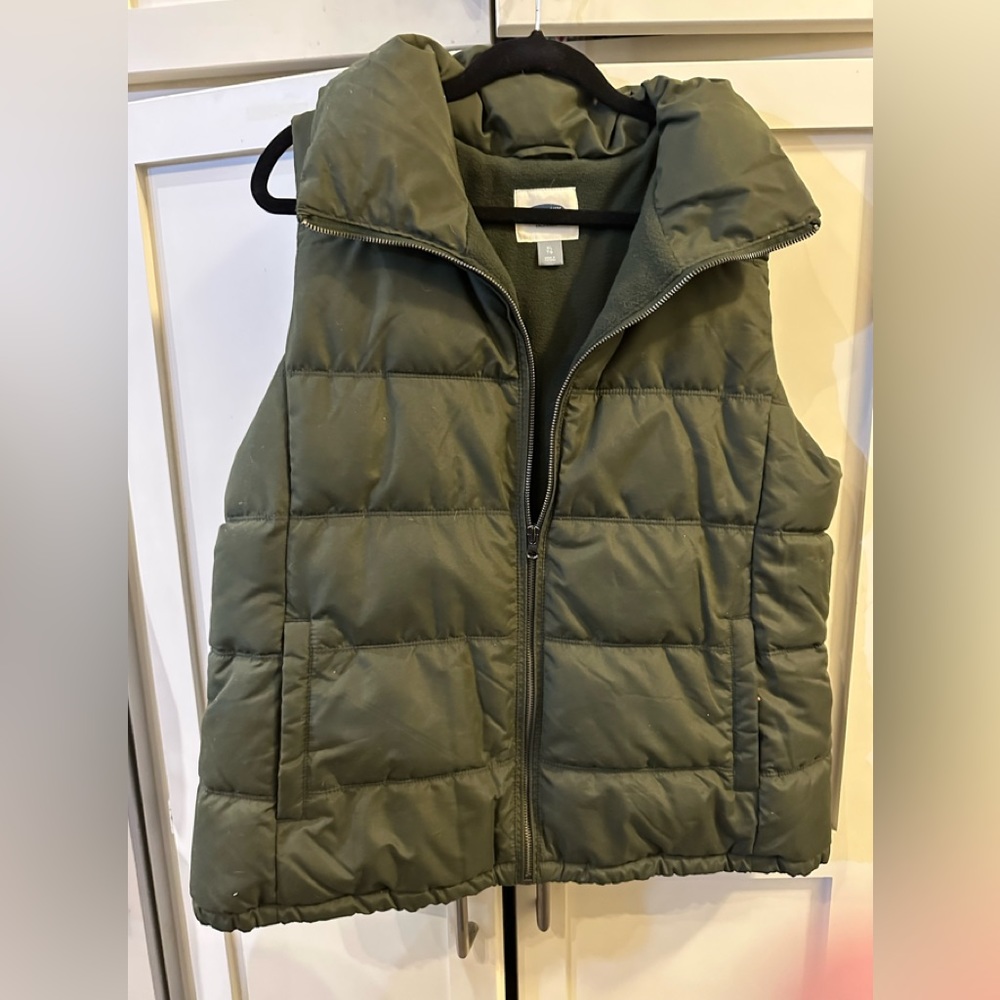 Green, Old Navy Puffer vest. XL.